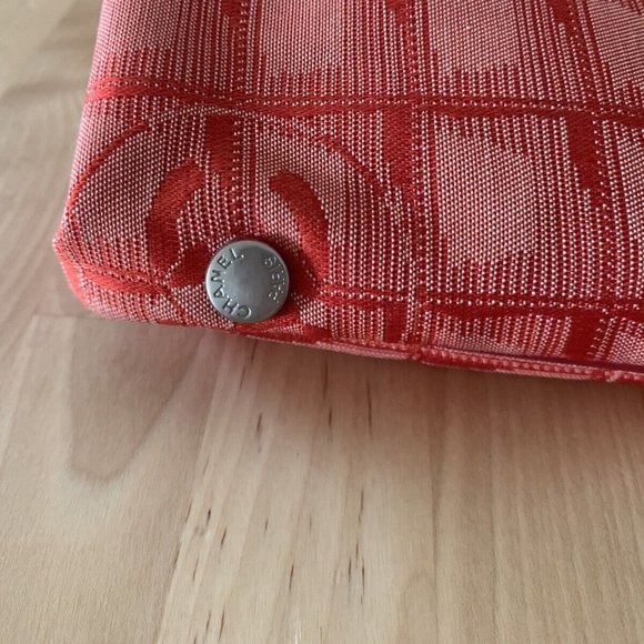 Chanel Red Travel Line Tote Bag - Picture 4 of 10